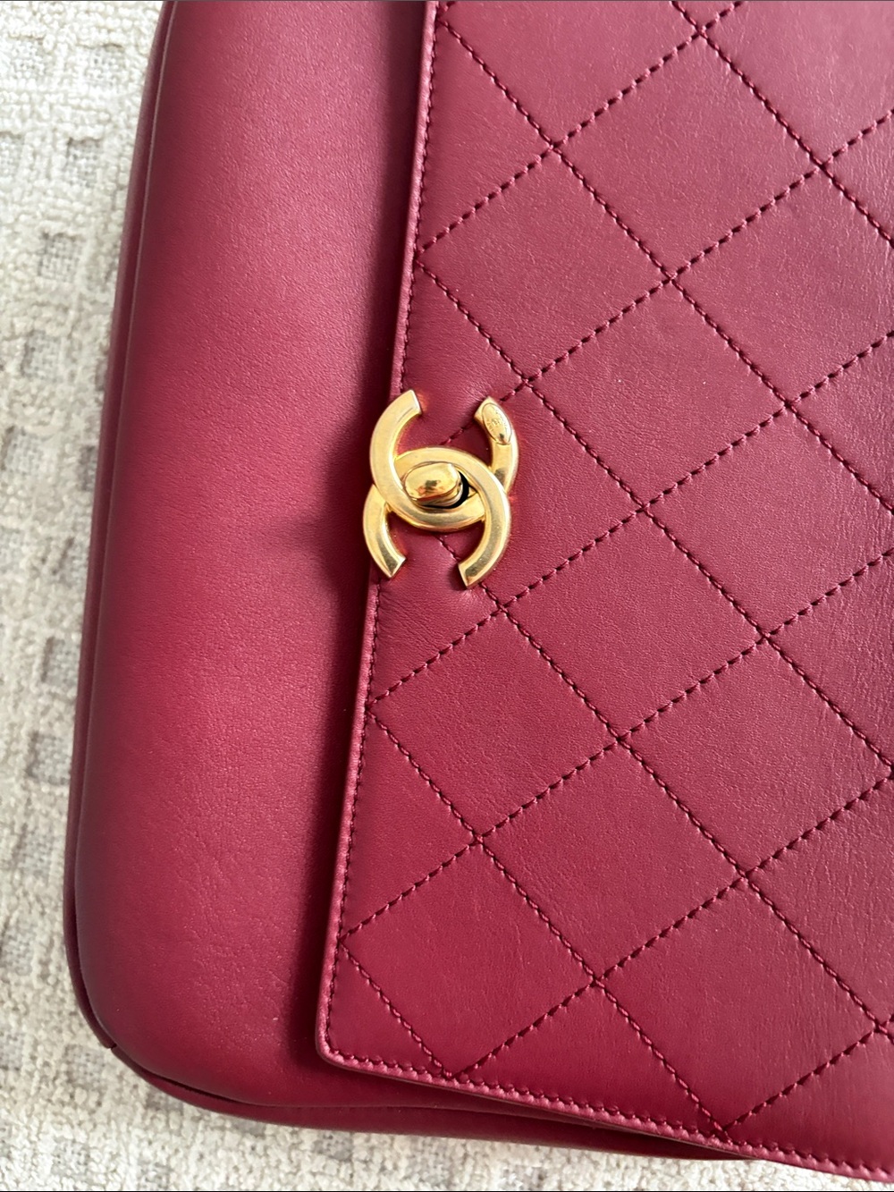 CHANEL Quilted Burgundy Shoulder Bag with Gold Hardware - Picture 4 of 6